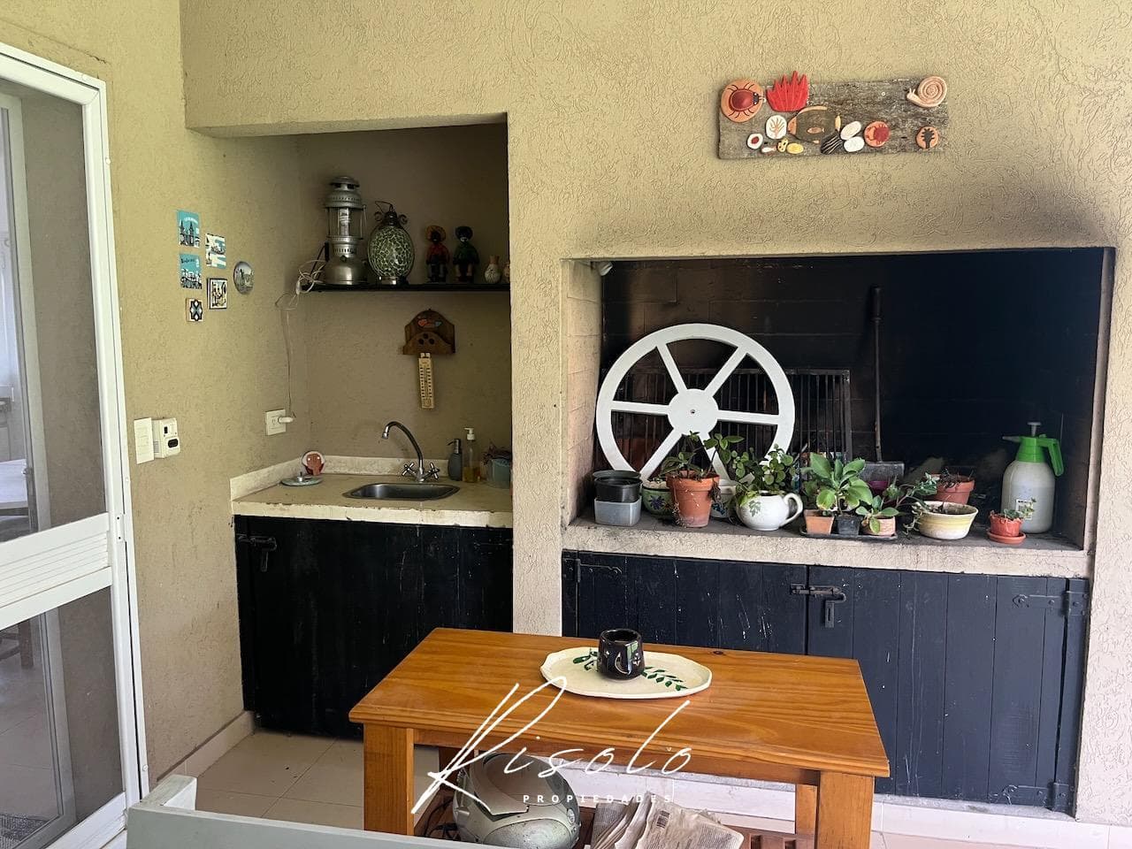 House for Sale: 3 bedrooms, North-facing lot, separate kitchen. Gated Community, Escobar