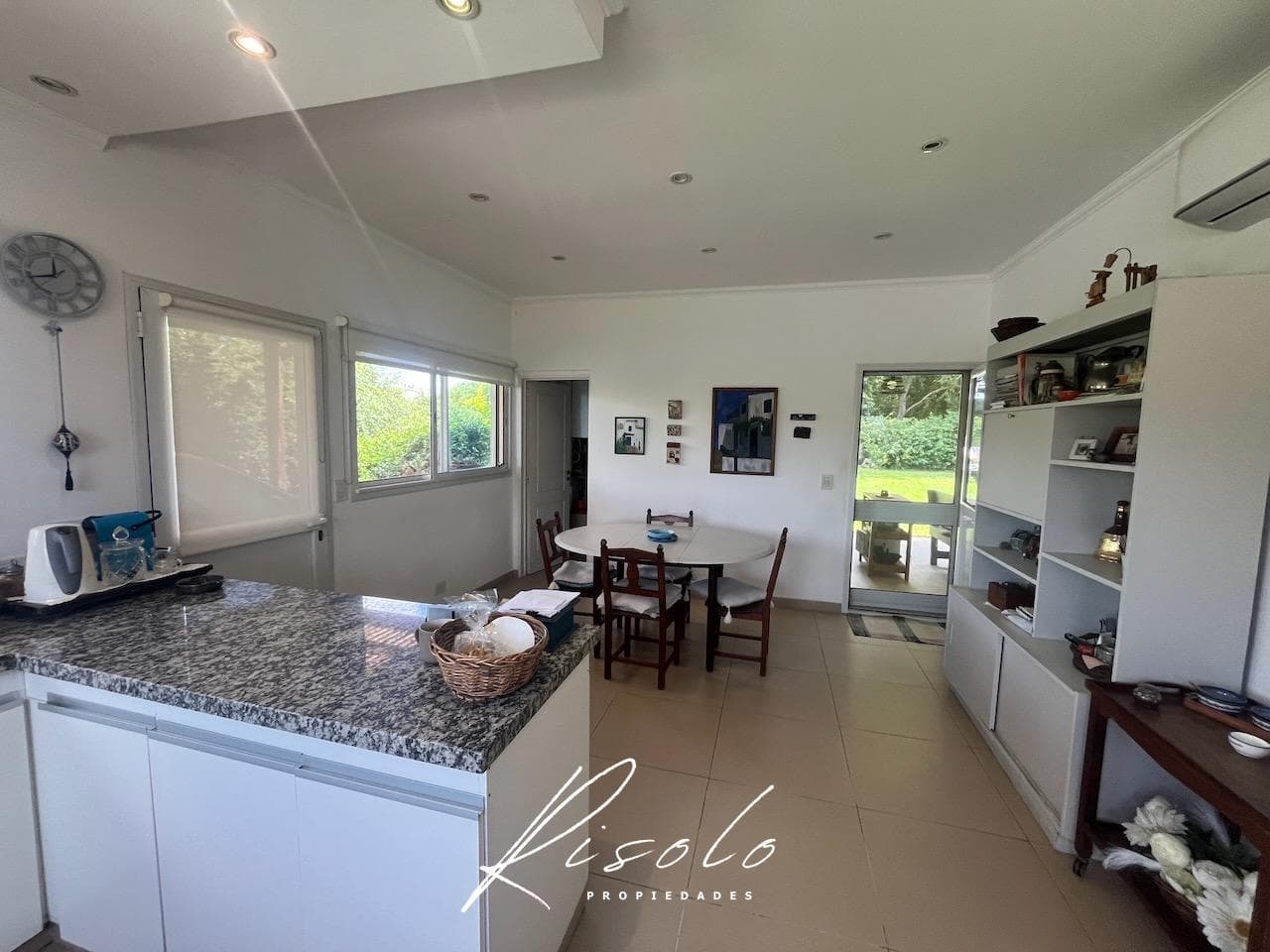 House for Sale: 3 bedrooms, North-facing lot, separate kitchen. Gated Community, Escobar
