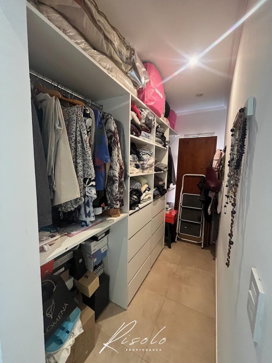 House for Sale: 3 bedrooms, North-facing lot, separate kitchen. Gated Community, Escobar