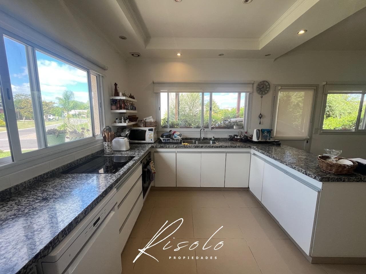 House for Sale: 3 bedrooms, North-facing lot, separate kitchen. Gated Community, Escobar