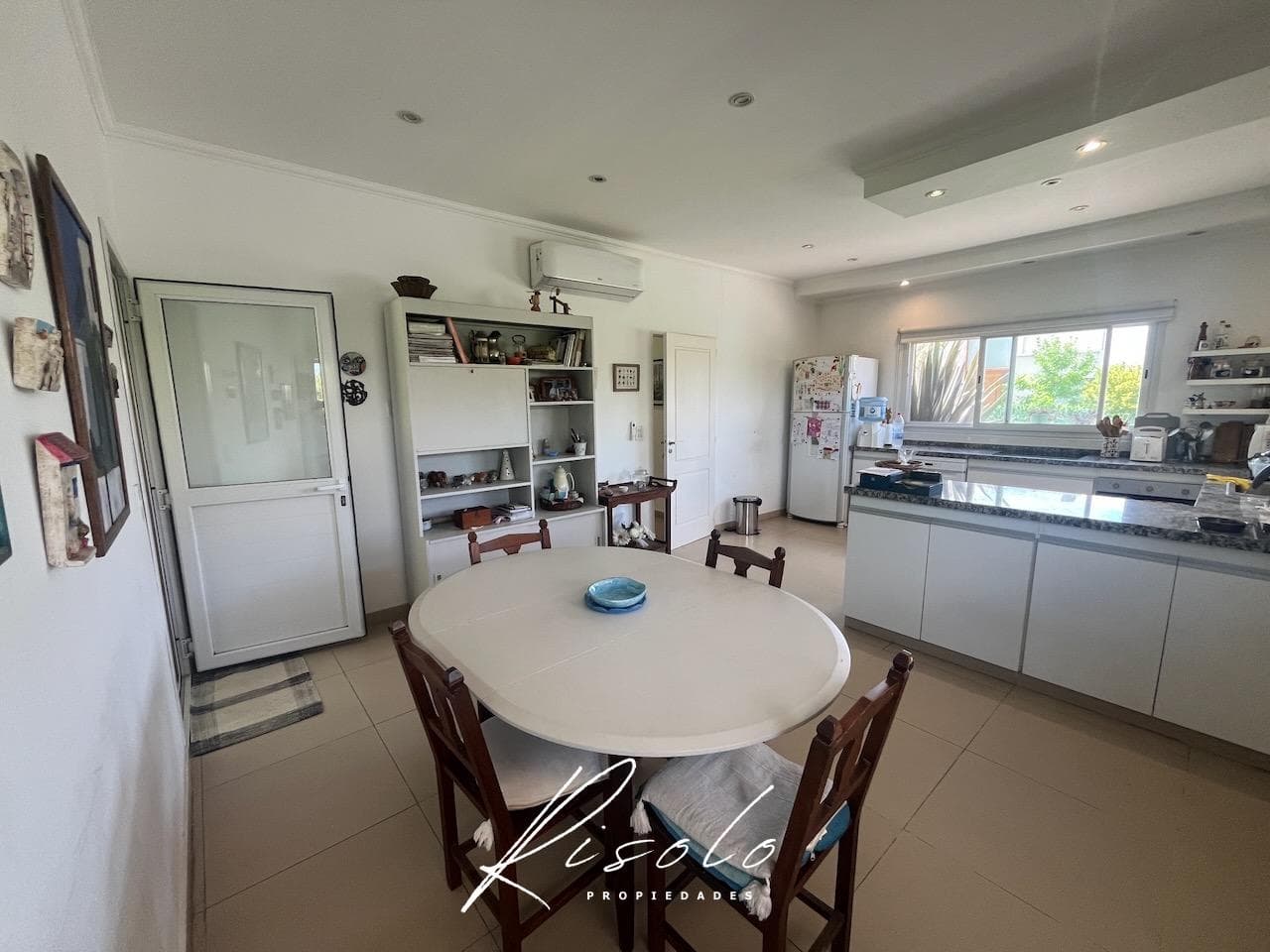 House for Sale: 3 bedrooms, North-facing lot, separate kitchen. Gated Community, Escobar