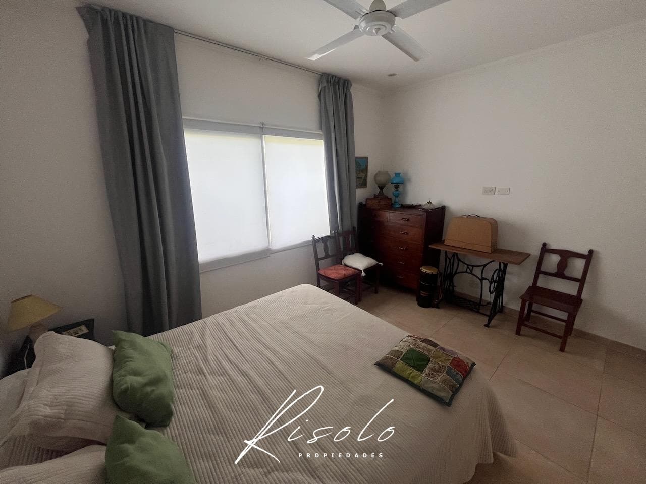 House for Sale: 3 bedrooms, North-facing lot, separate kitchen. Gated Community, Escobar