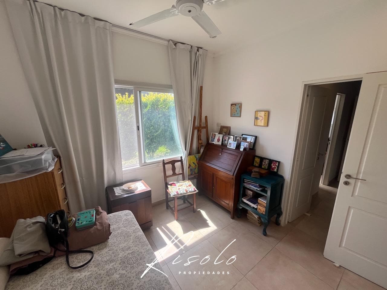 House for Sale: 3 bedrooms, North-facing lot, separate kitchen. Gated Community, Escobar