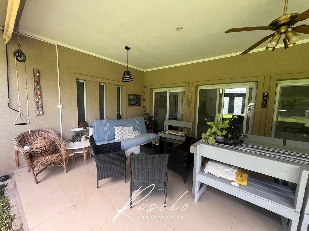 House for Sale: 3 bedrooms, North-facing lot, separate kitchen. Gated Community, Escobar
