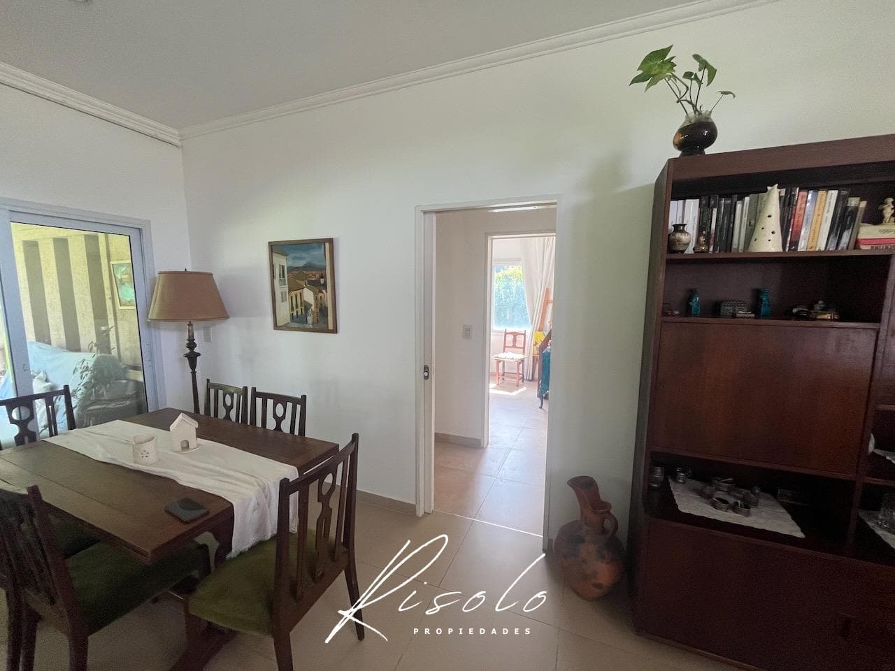 House for Sale: 3 bedrooms, North-facing lot, separate kitchen. Gated Community, Escobar