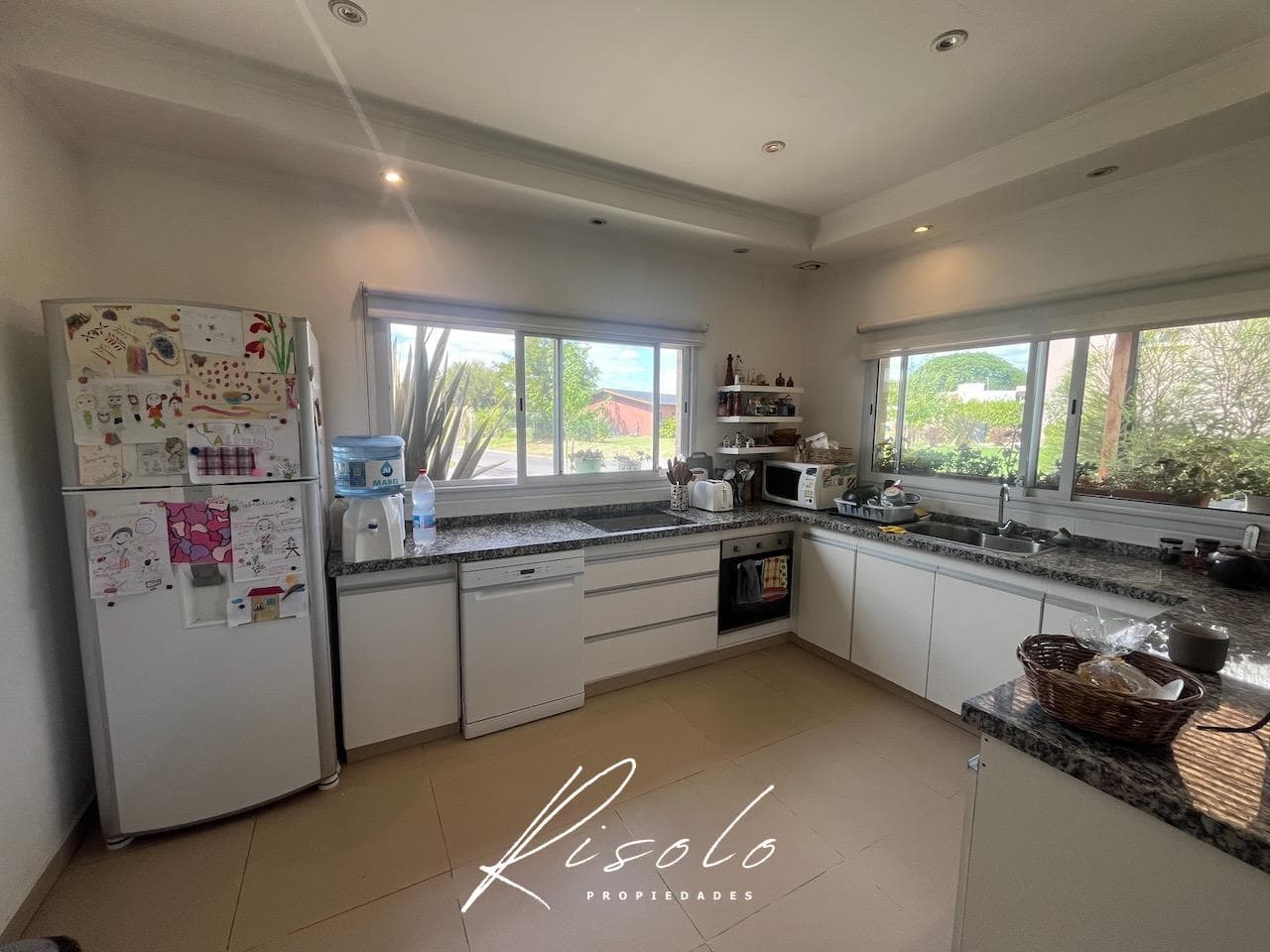 House for Sale: 3 bedrooms, North-facing lot, separate kitchen. Gated Community, Escobar