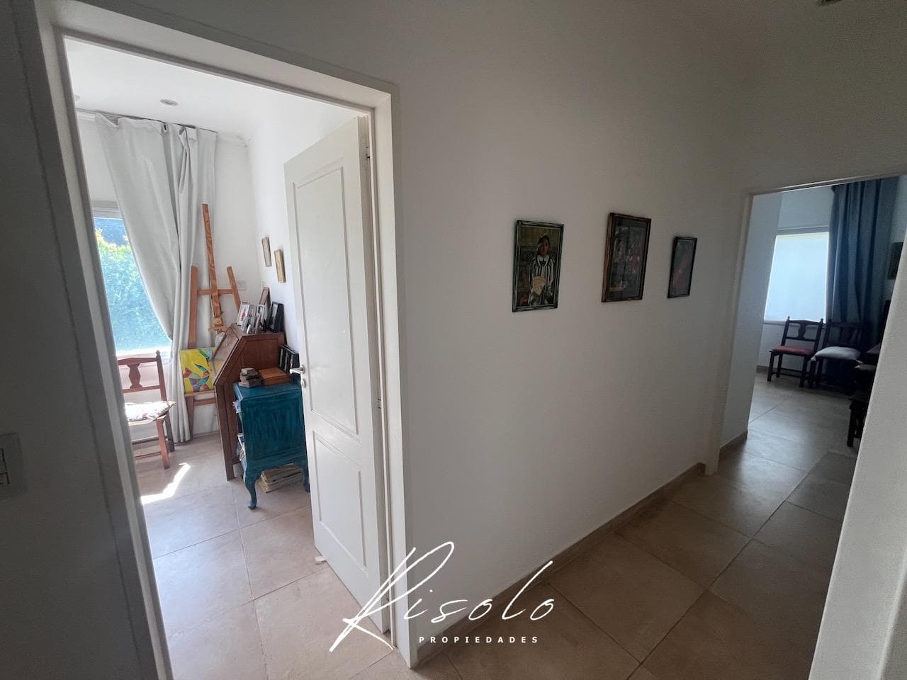 House for Sale: 3 bedrooms, North-facing lot, separate kitchen. Gated Community, Escobar