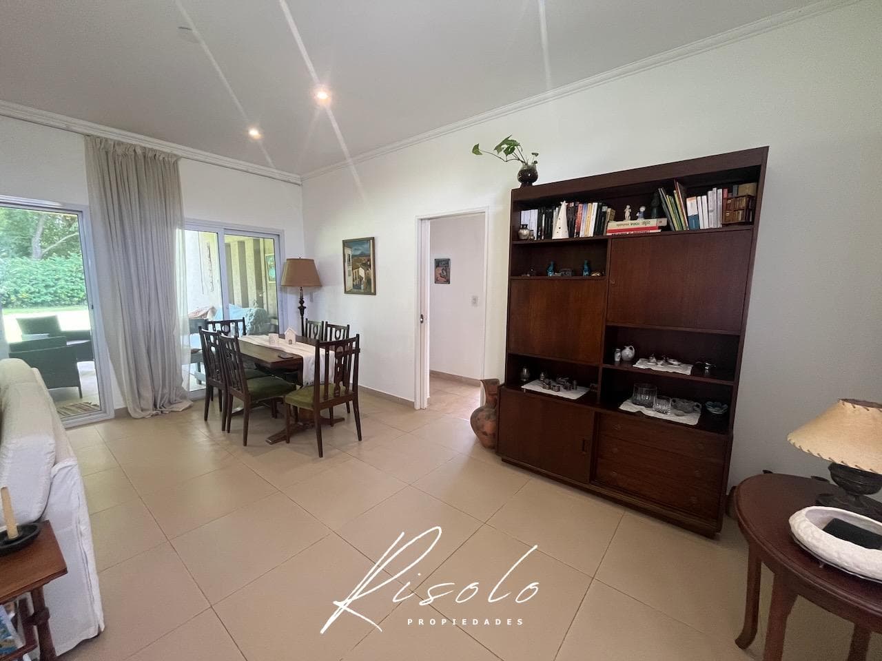 House for Sale: 3 bedrooms, North-facing lot, separate kitchen. Gated Community, Escobar