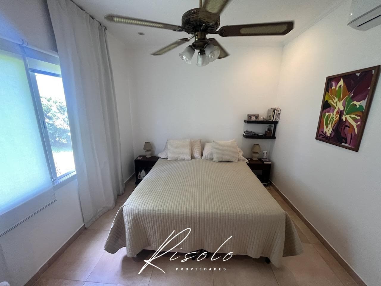 House for Sale: 3 bedrooms, North-facing lot, separate kitchen. Gated Community, Escobar