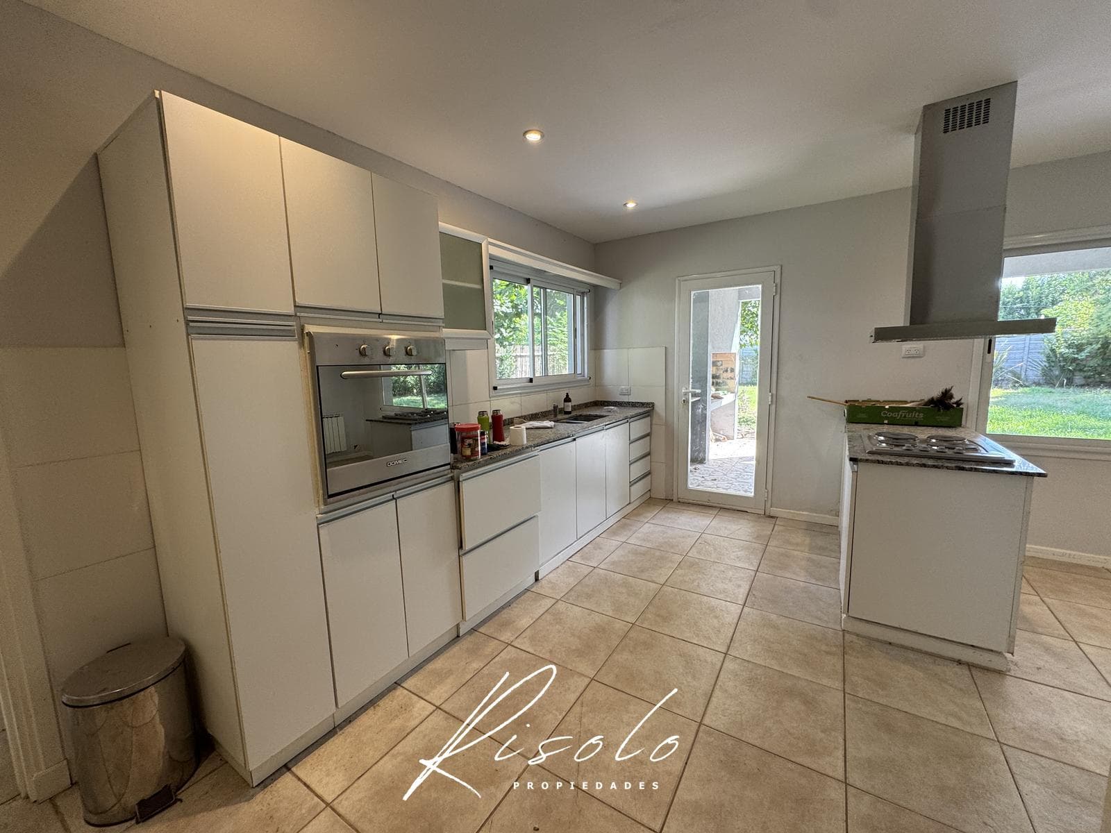 House for Sale: 3 bedrooms, spacious living room, trees. Gated Community, Escobar