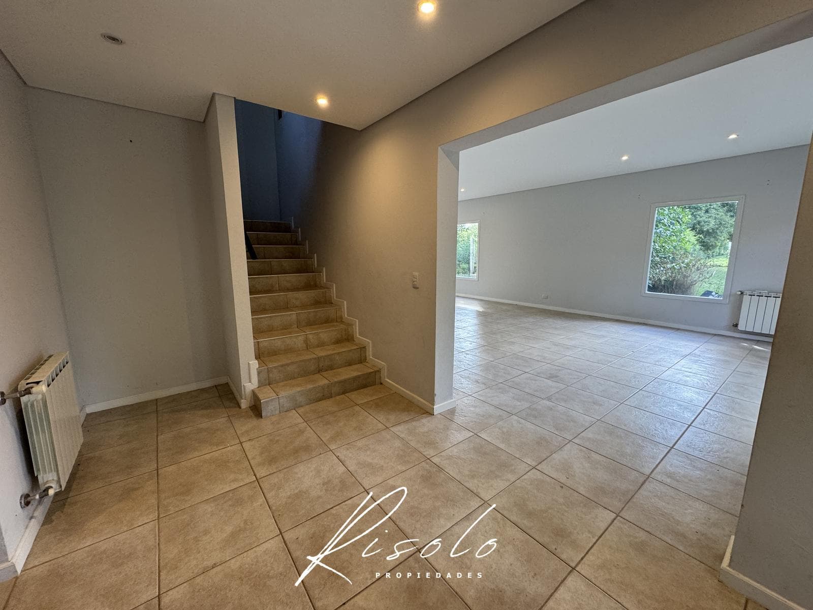 House for Sale: 3 bedrooms, spacious living room, trees. Gated Community, Escobar