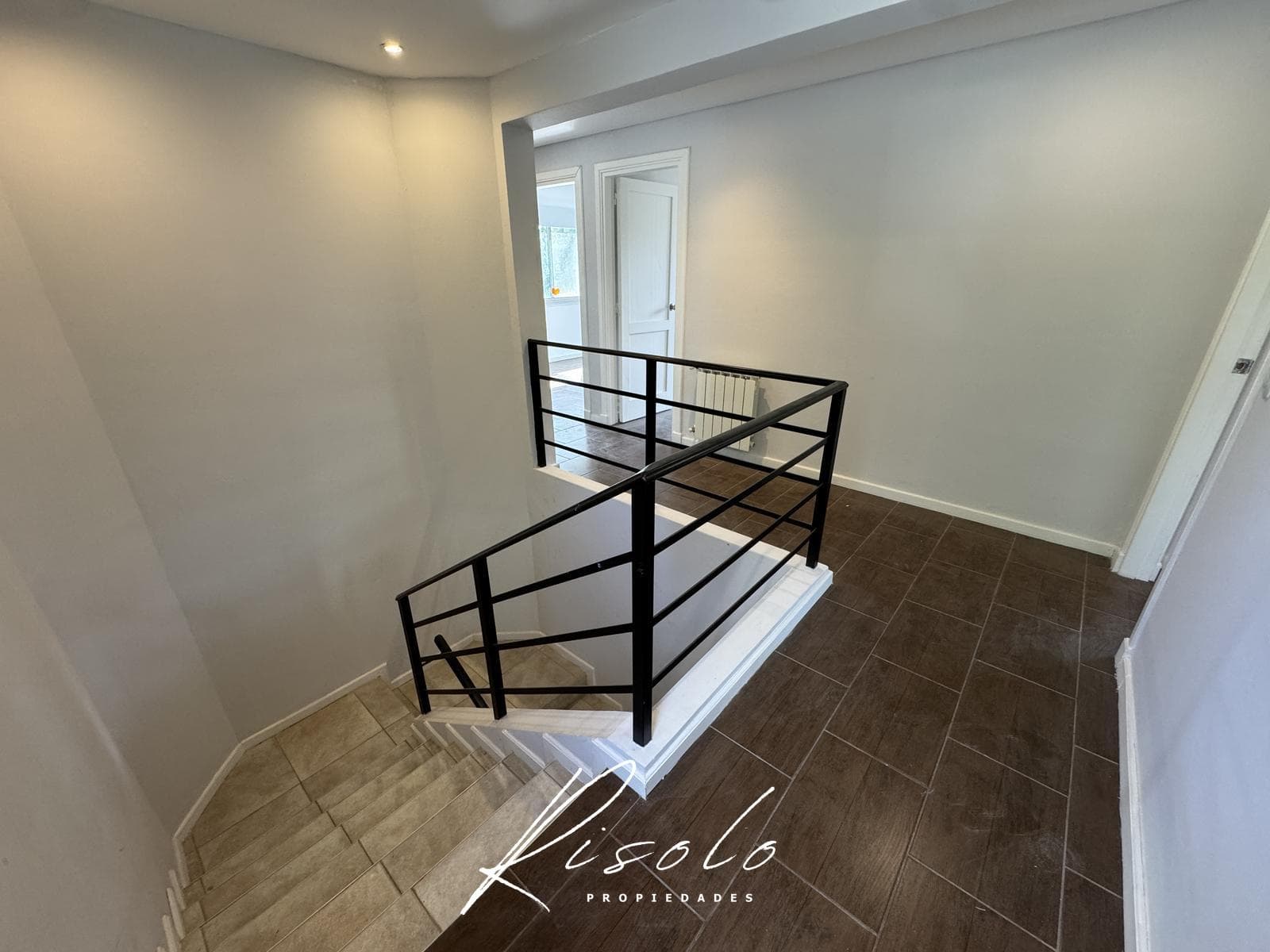 House for Sale: 3 bedrooms, spacious living room, trees. Gated Community, Escobar