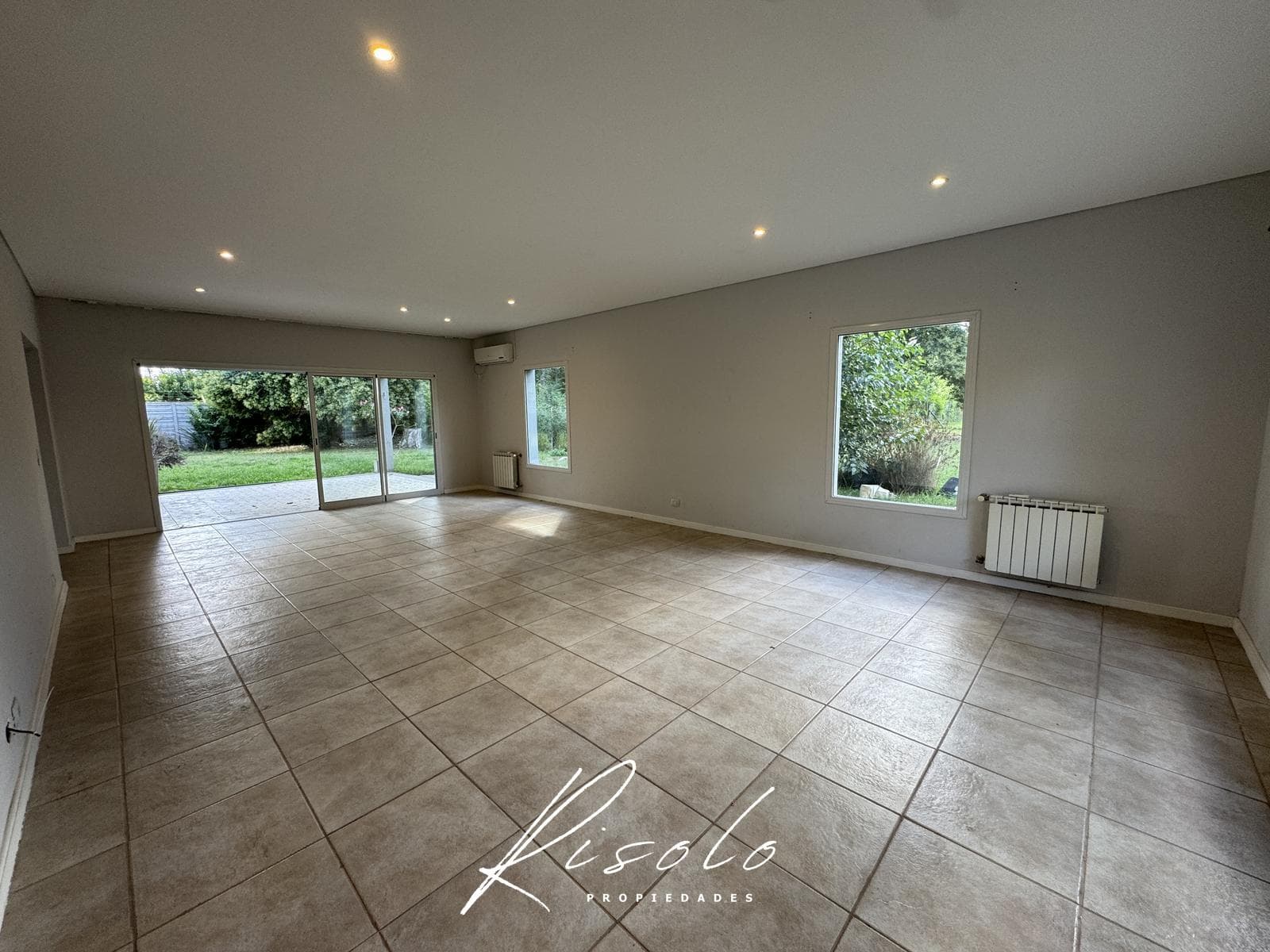 House for Sale: 3 bedrooms, spacious living room, trees. Gated Community, Escobar