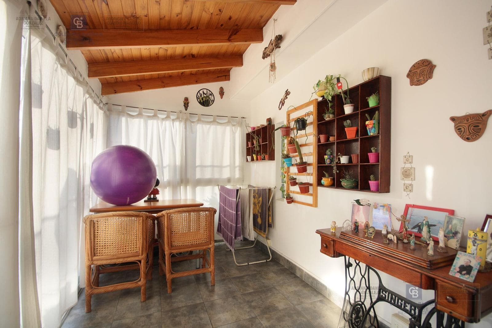 4-room house for sale in the Parque Avellaneda area.