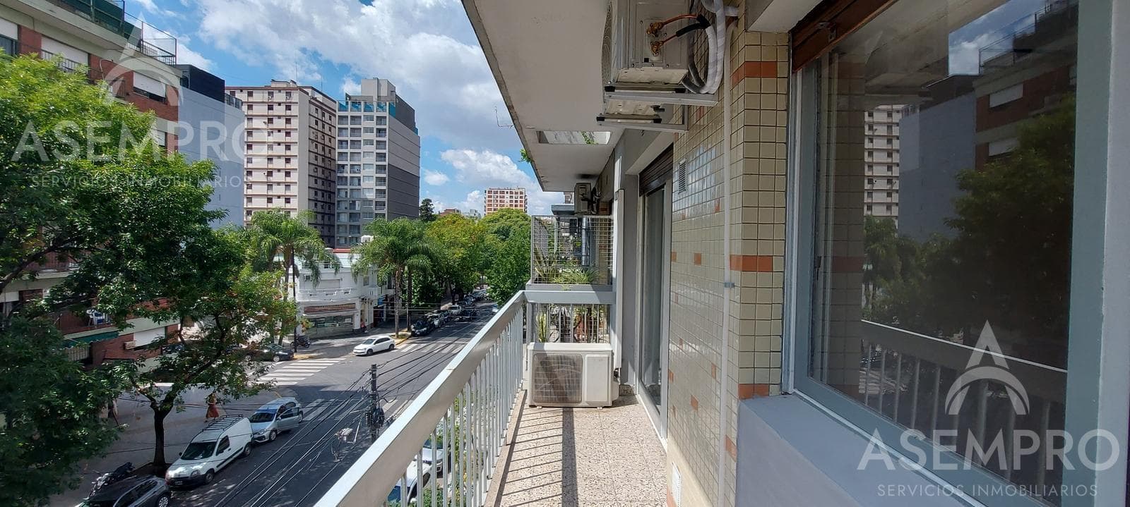 Departamento tres ambientes con balcón y cochera en venta en Villa Urquiza