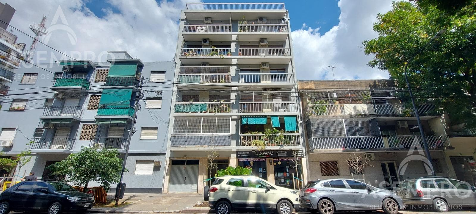 Departamento tres ambientes con balcón y cochera en venta en Villa Urquiza