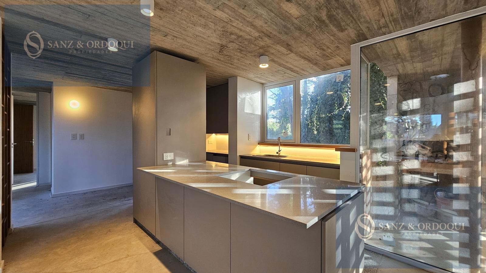 For Sale - Brand-new three-room house with a terrace and a studio - Colina Alegre