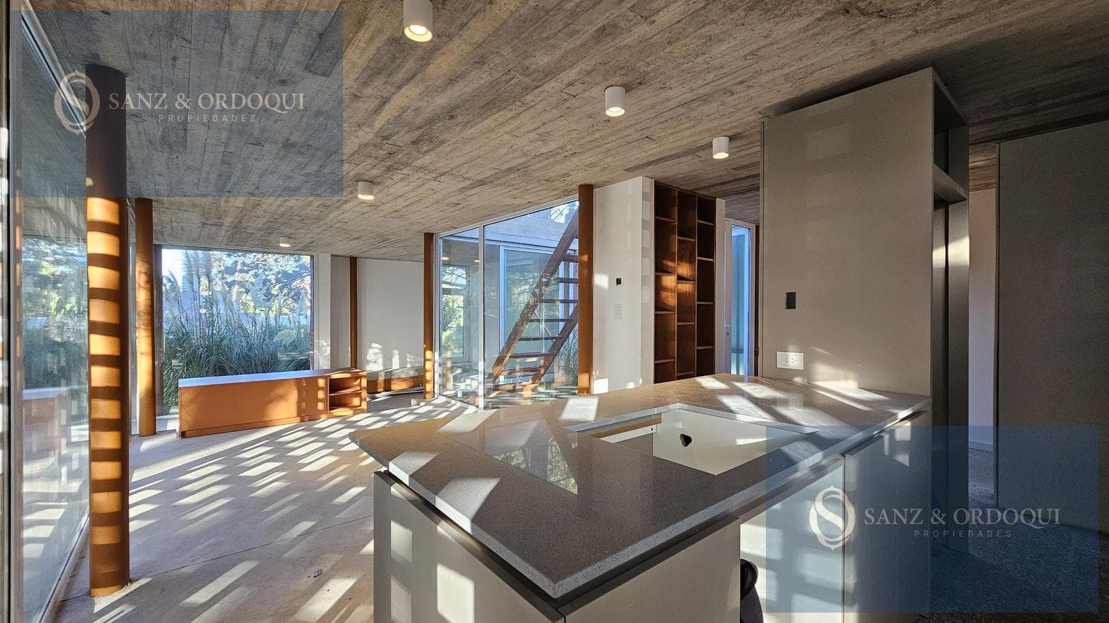 For Sale - Brand-new three-room house with a terrace and a studio - Colina Alegre