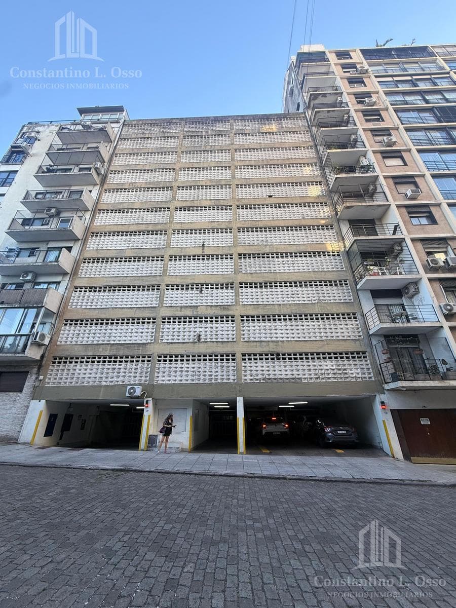 Double Garage for Sale - Recoleta