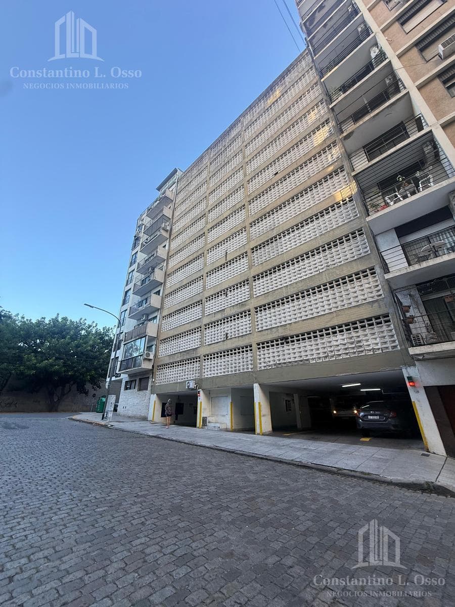 Double Garage for Sale - Recoleta