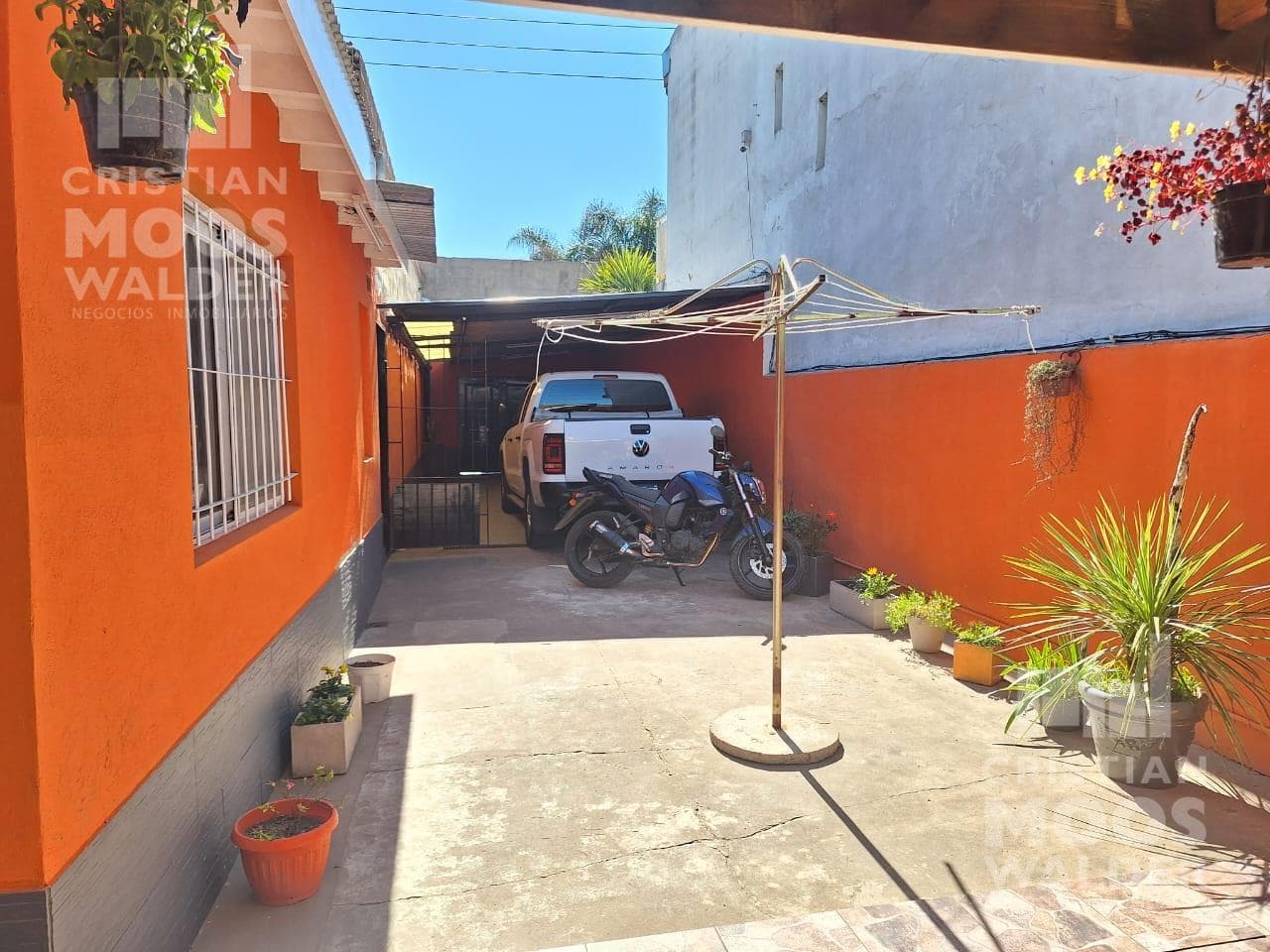 House in Escobar eligible for financing, with a large commercial space.