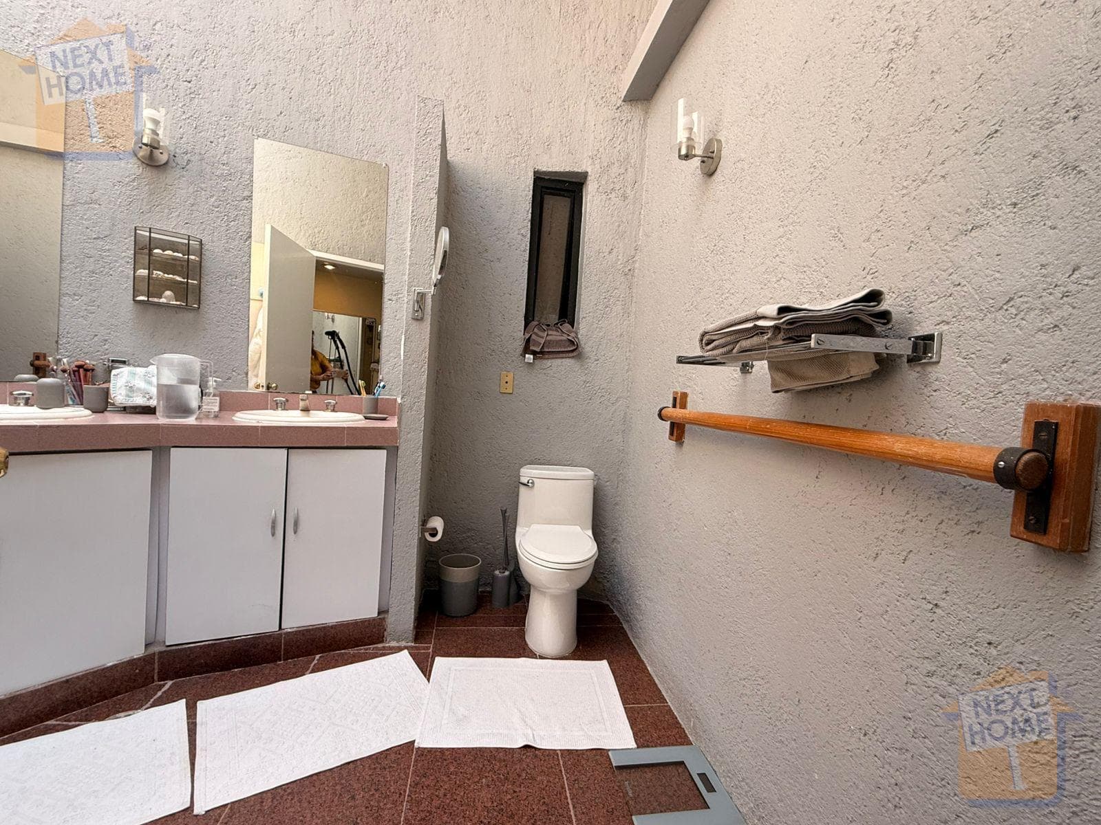 HOUSE FOR SALE IN BOSQUE DE GRANADOS