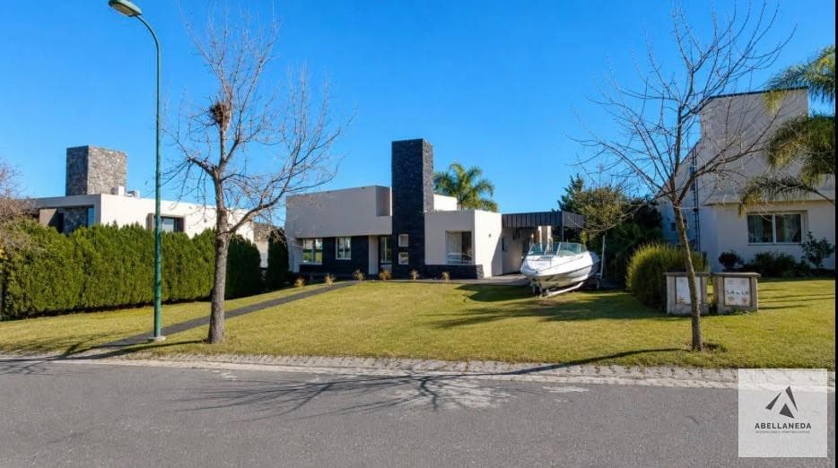 Spacious Single-Story House for Sale