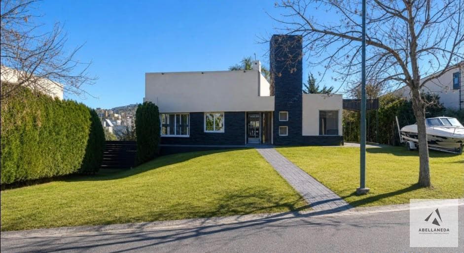 Spacious Single-Story House for Sale