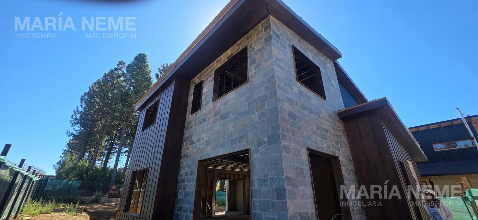 Brand-new house in the excellent Barrio Solares neighborhood on the east side of the city
