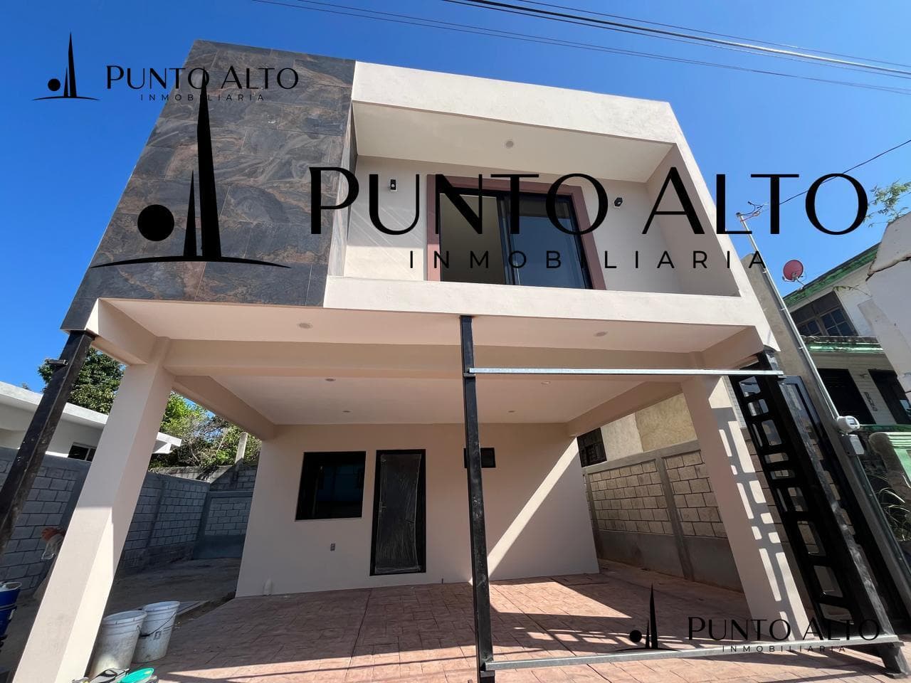 HOUSE FOR SALE ONE BLOCK FROM 1st DE MAYO STREET