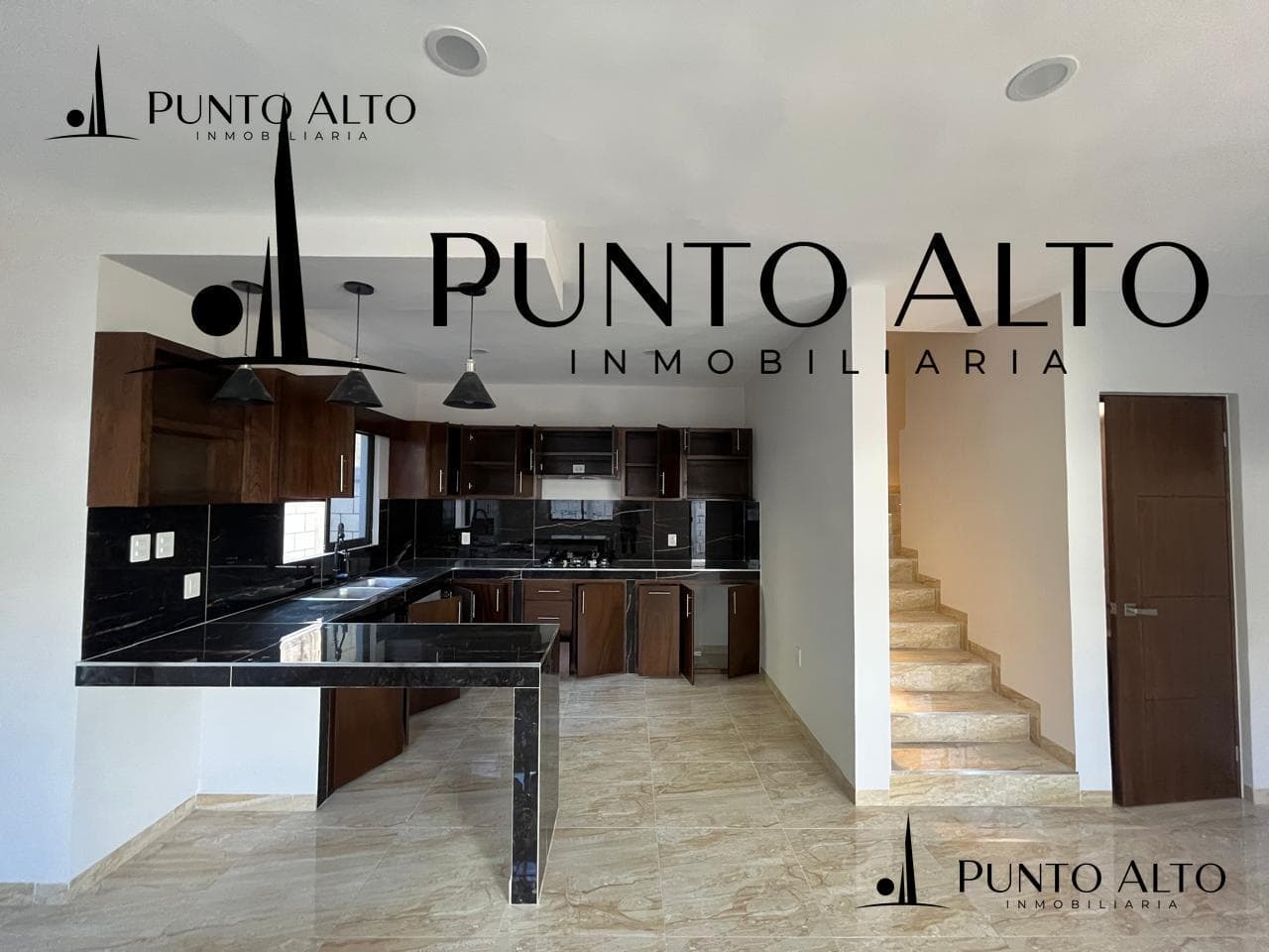 HOUSE FOR SALE ONE BLOCK FROM 1st DE MAYO STREET