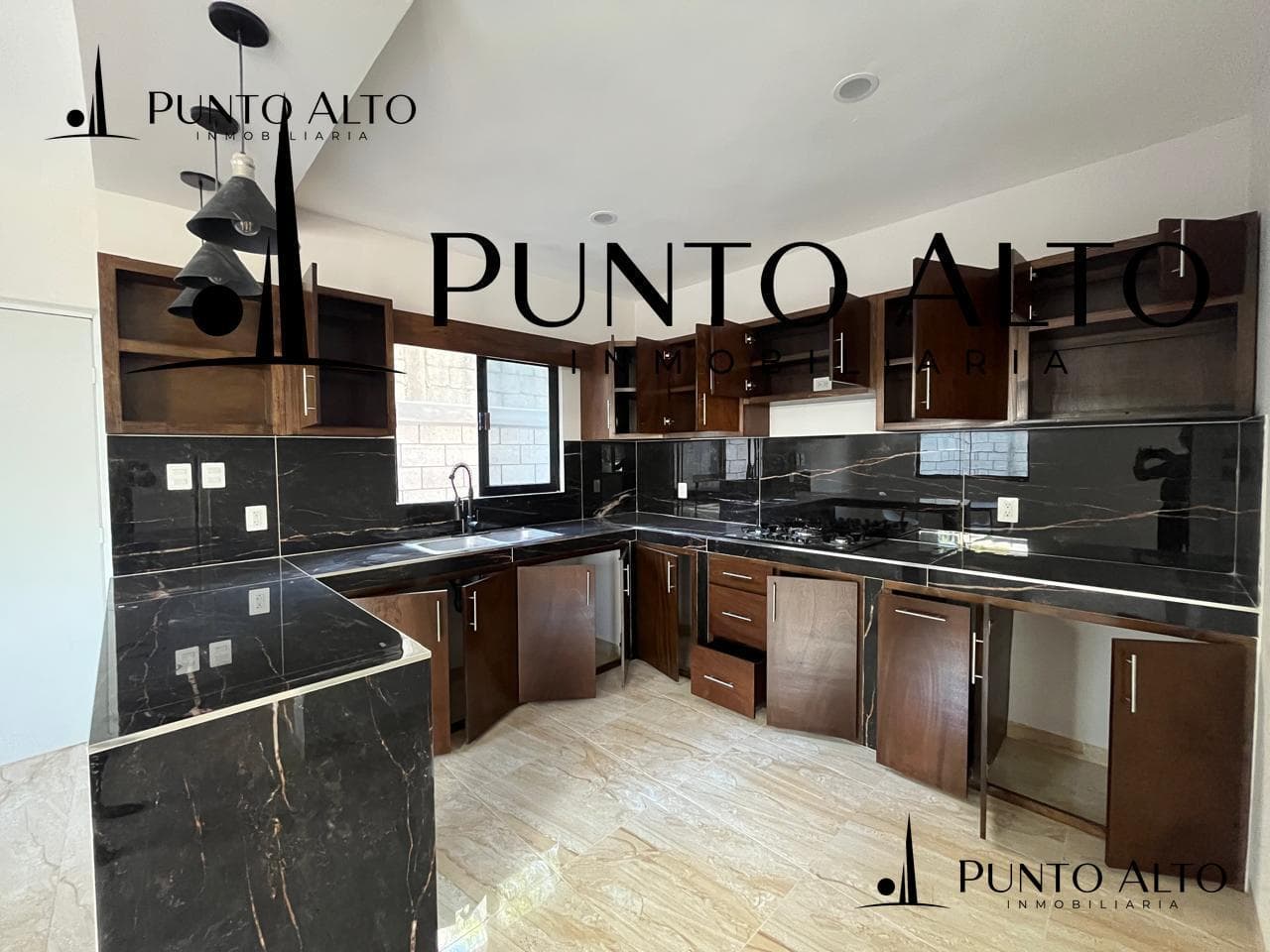 HOUSE FOR SALE ONE BLOCK FROM 1st DE MAYO STREET
