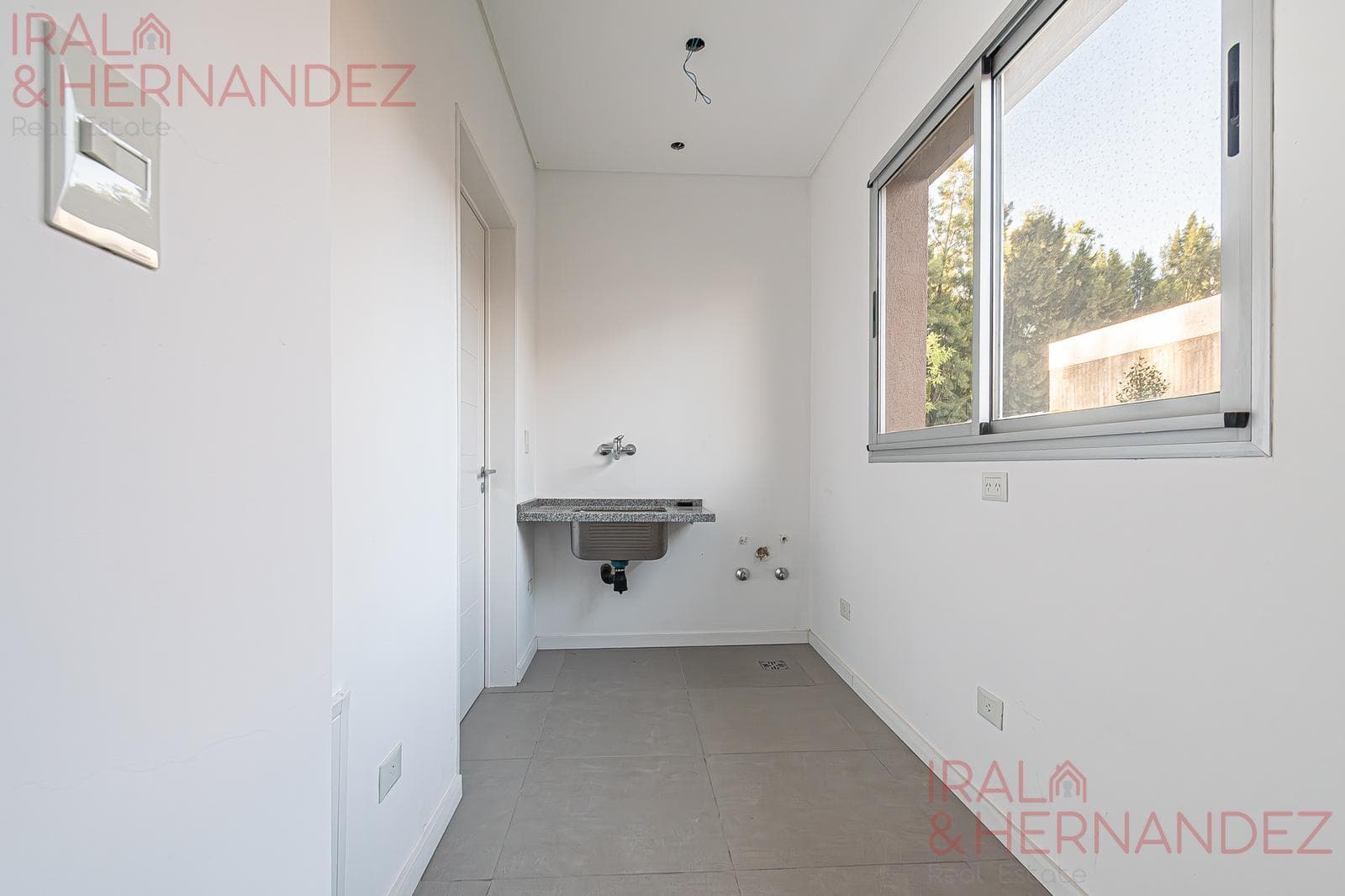 Brand-new house on the river | 5 suites | pool and barbecue | Barrio Náutico San Juan, Tigre