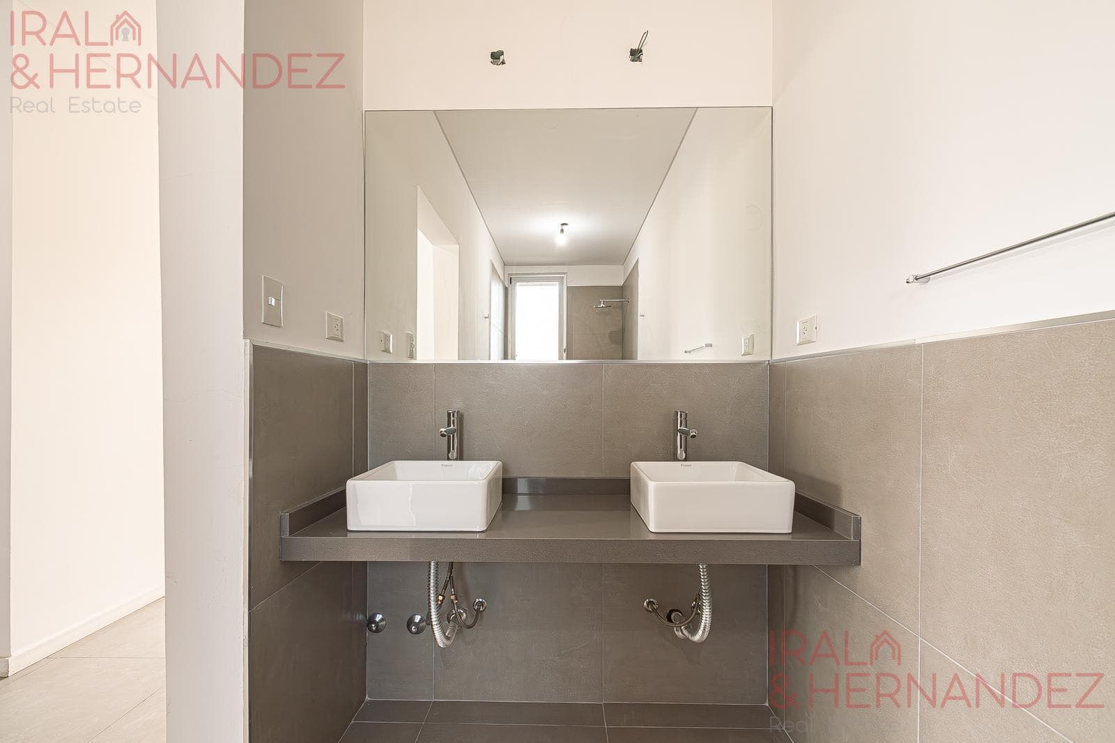 Brand-new house on the river | 5 suites | pool and barbecue | Barrio Náutico San Juan, Tigre