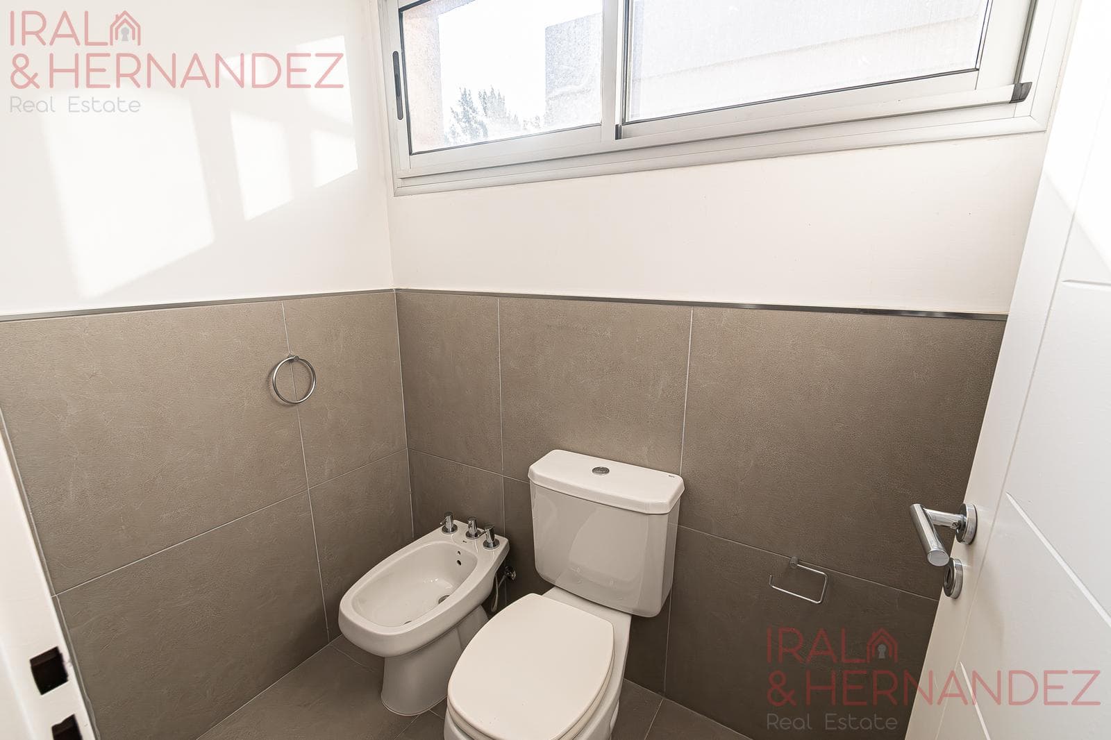 Brand-new house on the river | 5 suites | pool and barbecue | Barrio Náutico San Juan, Tigre