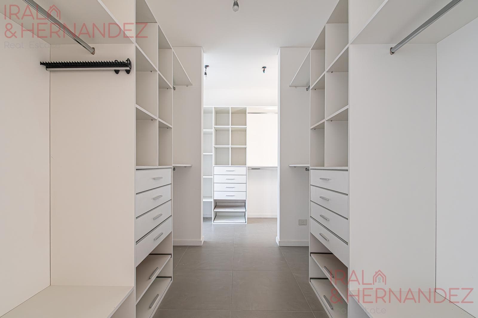 Brand-new house on the river | 5 suites | pool and barbecue | Barrio Náutico San Juan, Tigre