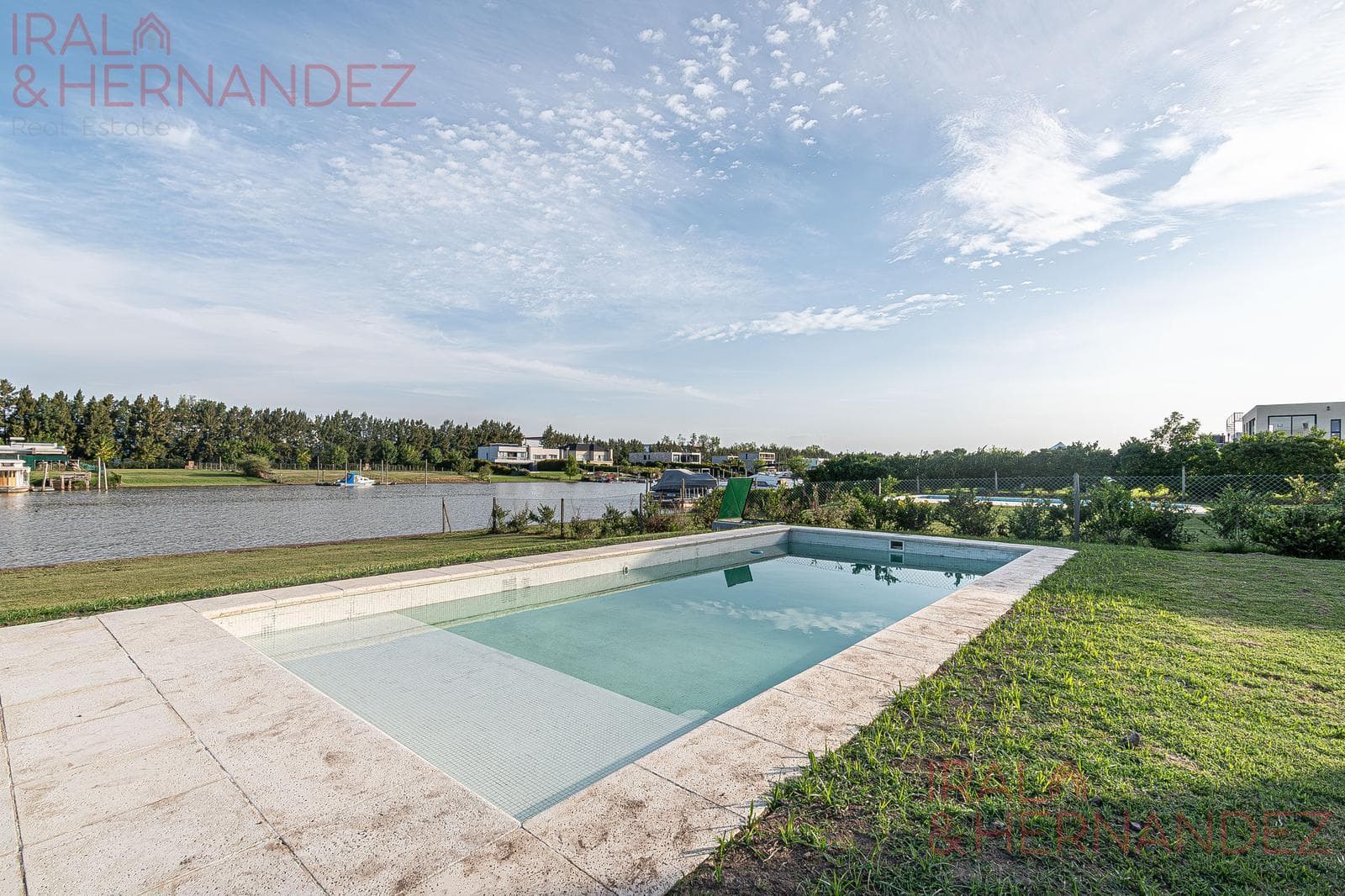Brand-new house on the river | 5 suites | pool and barbecue | Barrio Náutico San Juan, Tigre