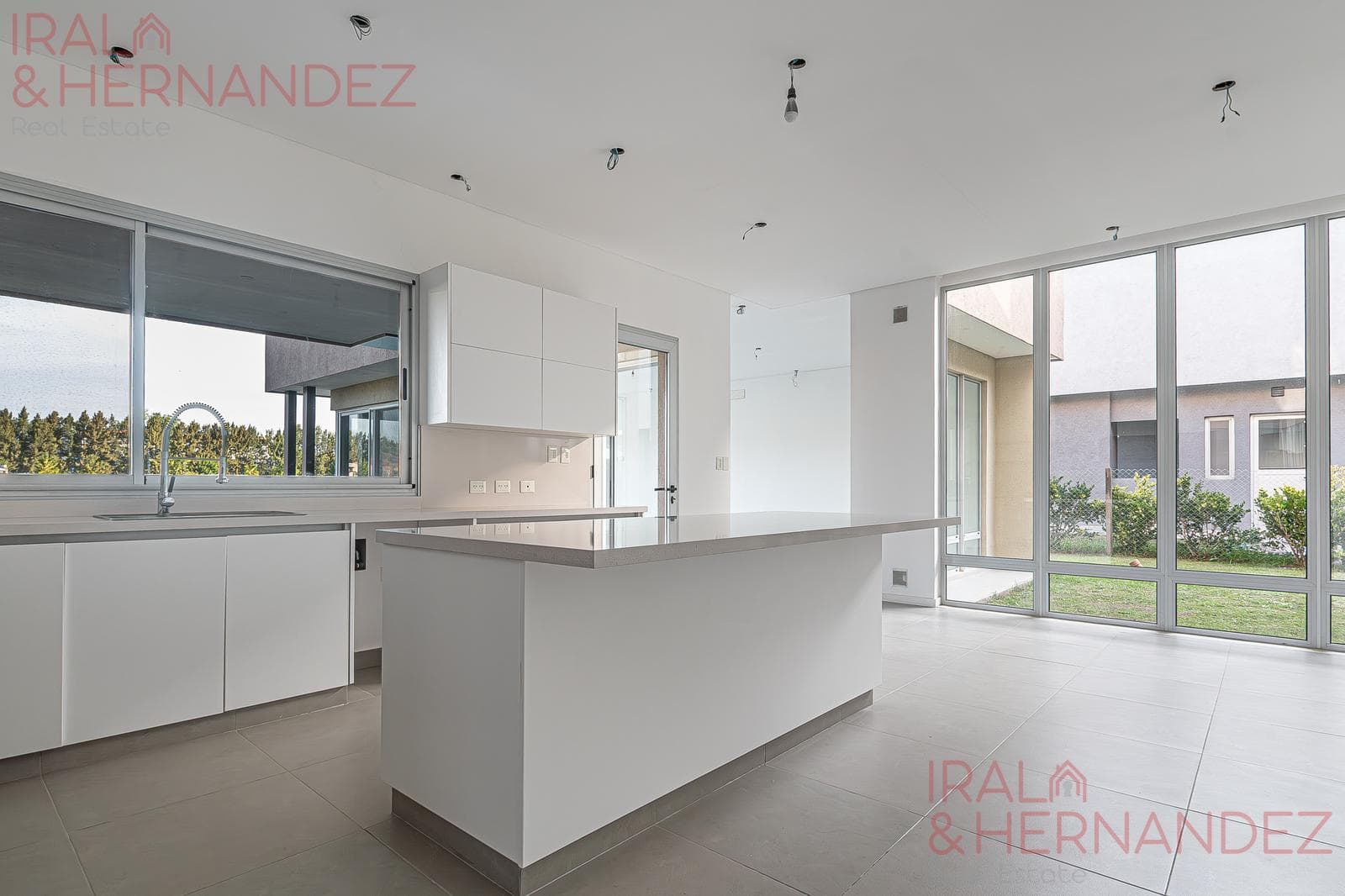 Brand-new house on the river | 5 suites | pool and barbecue | Barrio Náutico San Juan, Tigre