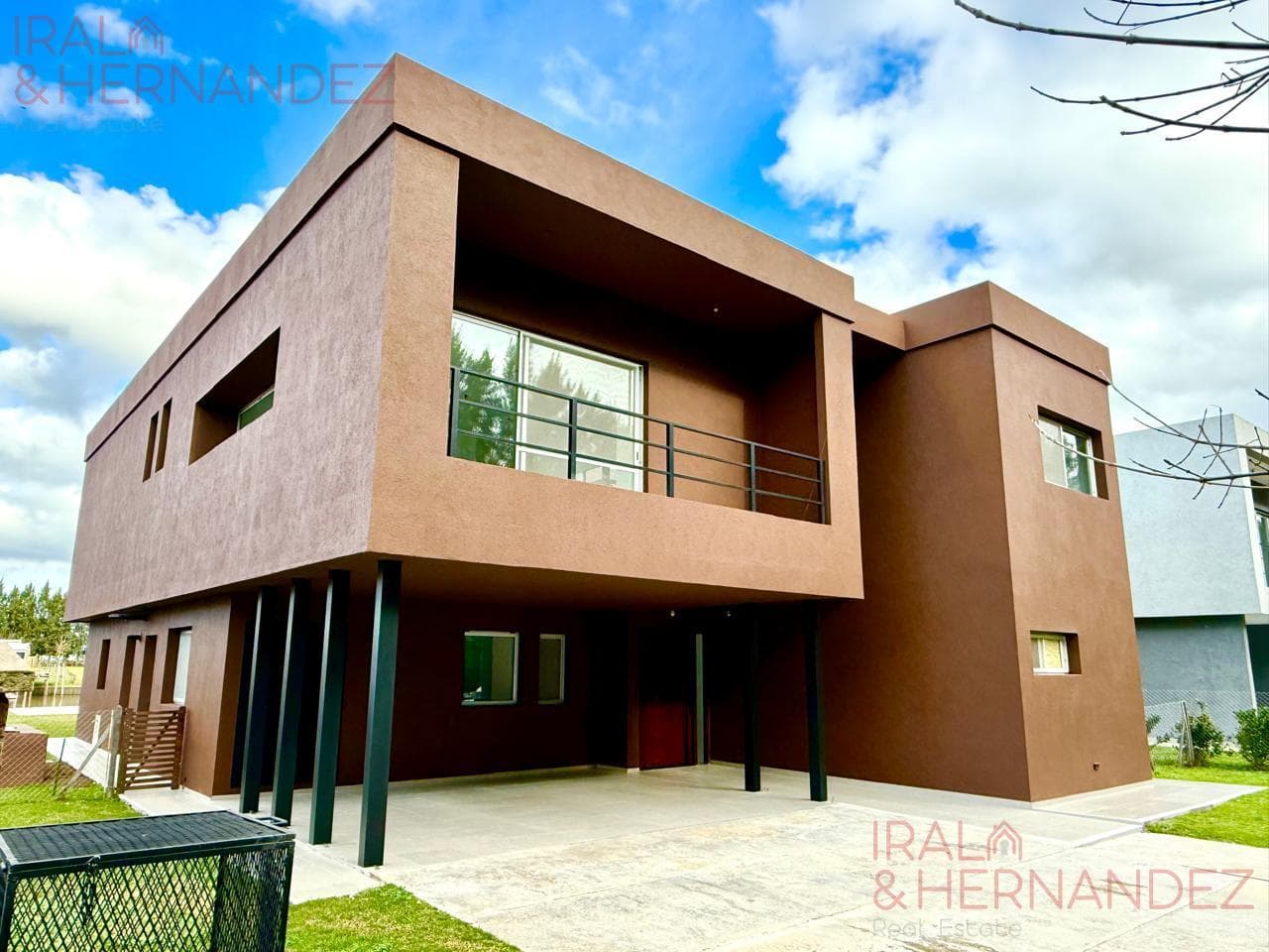 Brand-new house on the river | 5 suites | pool and barbecue | Barrio Náutico San Juan, Tigre