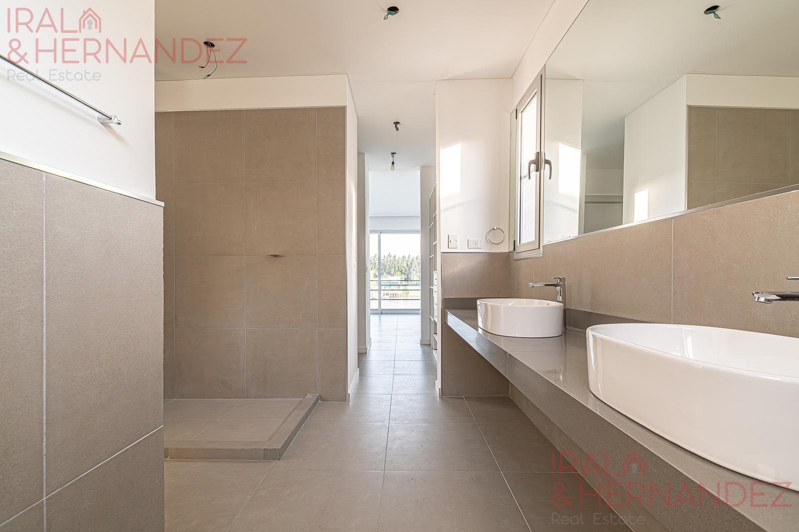 Brand-new house on the river | 5 suites | pool and barbecue | Barrio Náutico San Juan, Tigre
