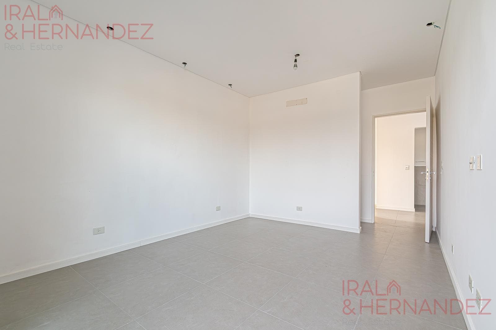 Brand-new house on the river | 5 suites | pool and barbecue | Barrio Náutico San Juan, Tigre