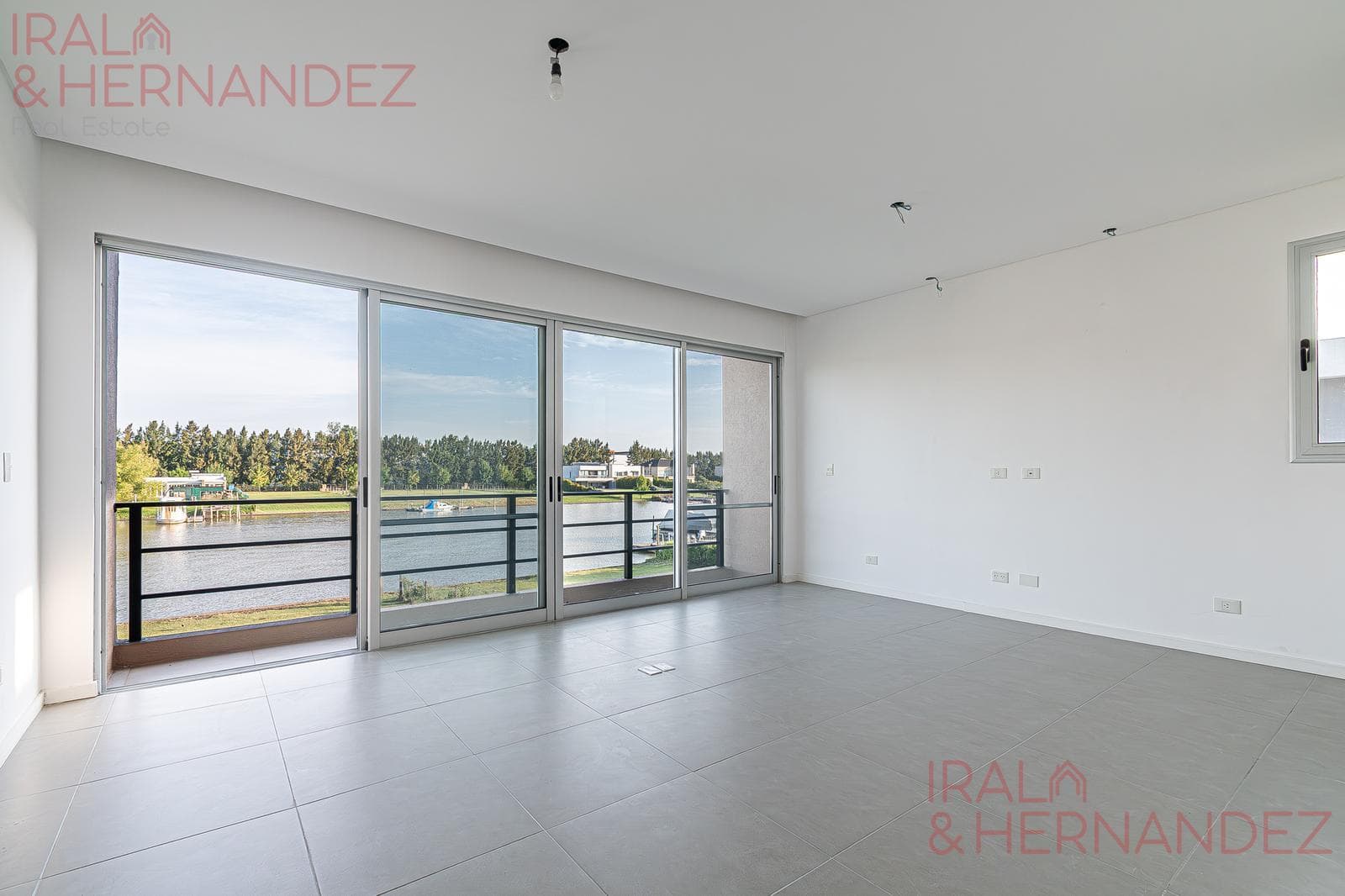 Brand-new house on the river | 5 suites | pool and barbecue | Barrio Náutico San Juan, Tigre