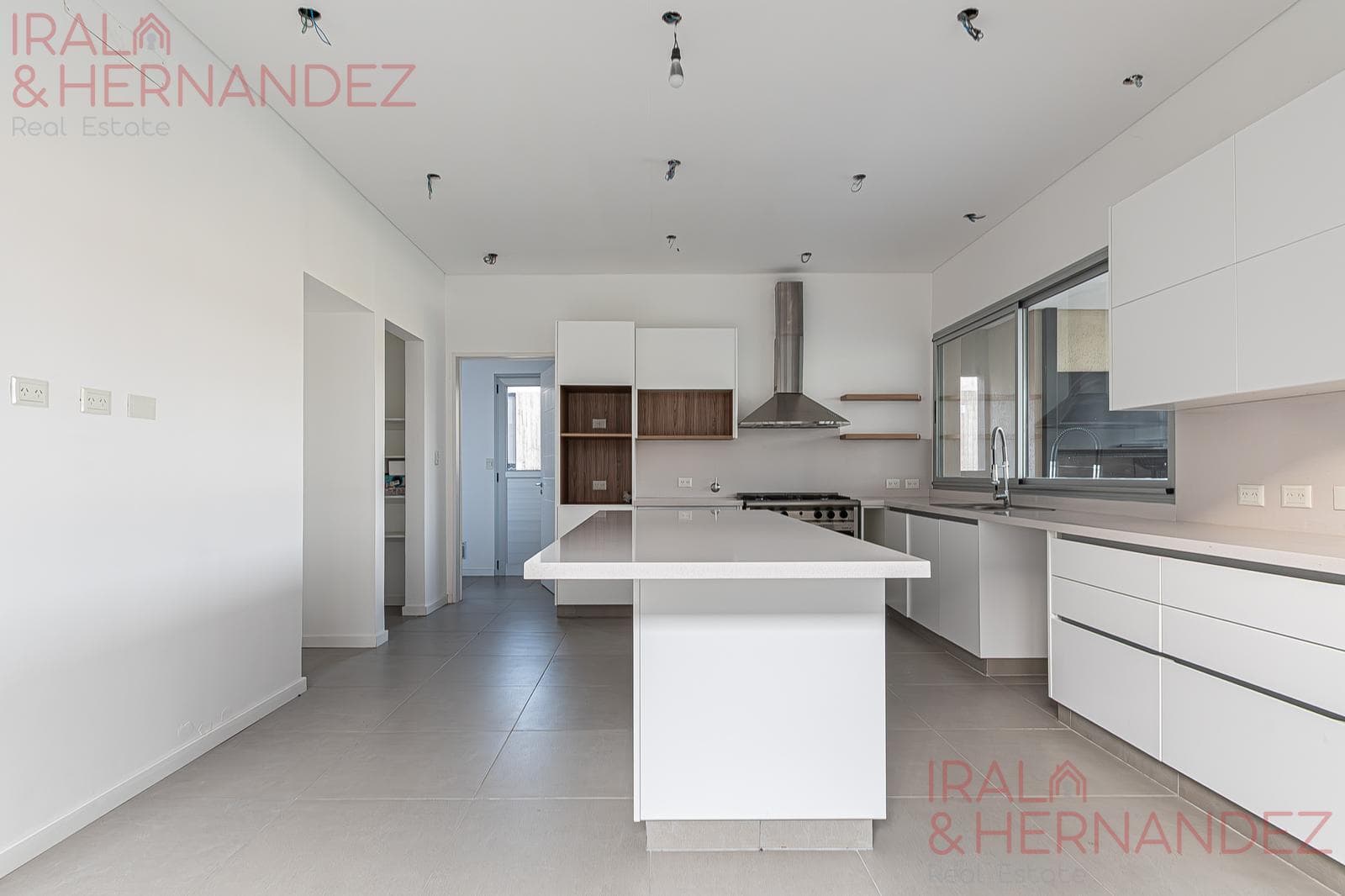 Brand-new house on the river | 5 suites | pool and barbecue | Barrio Náutico San Juan, Tigre