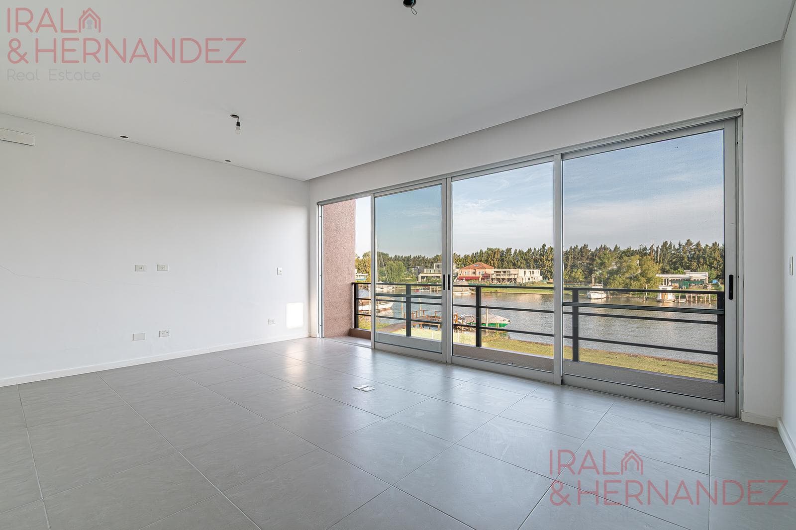 Brand-new house on the river | 5 suites | pool and barbecue | Barrio Náutico San Juan, Tigre