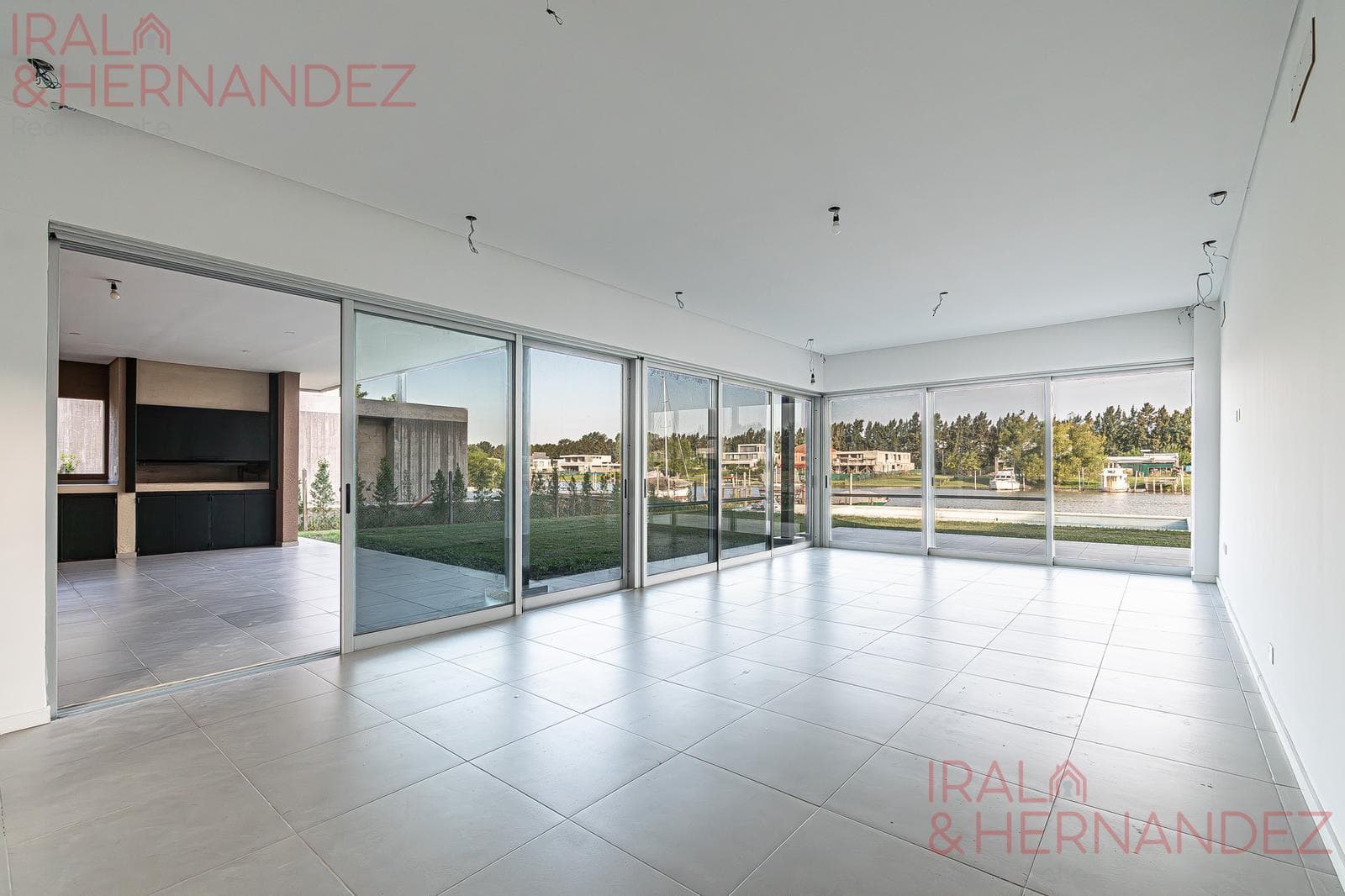 Brand-new house on the river | 5 suites | pool and barbecue | Barrio Náutico San Juan, Tigre