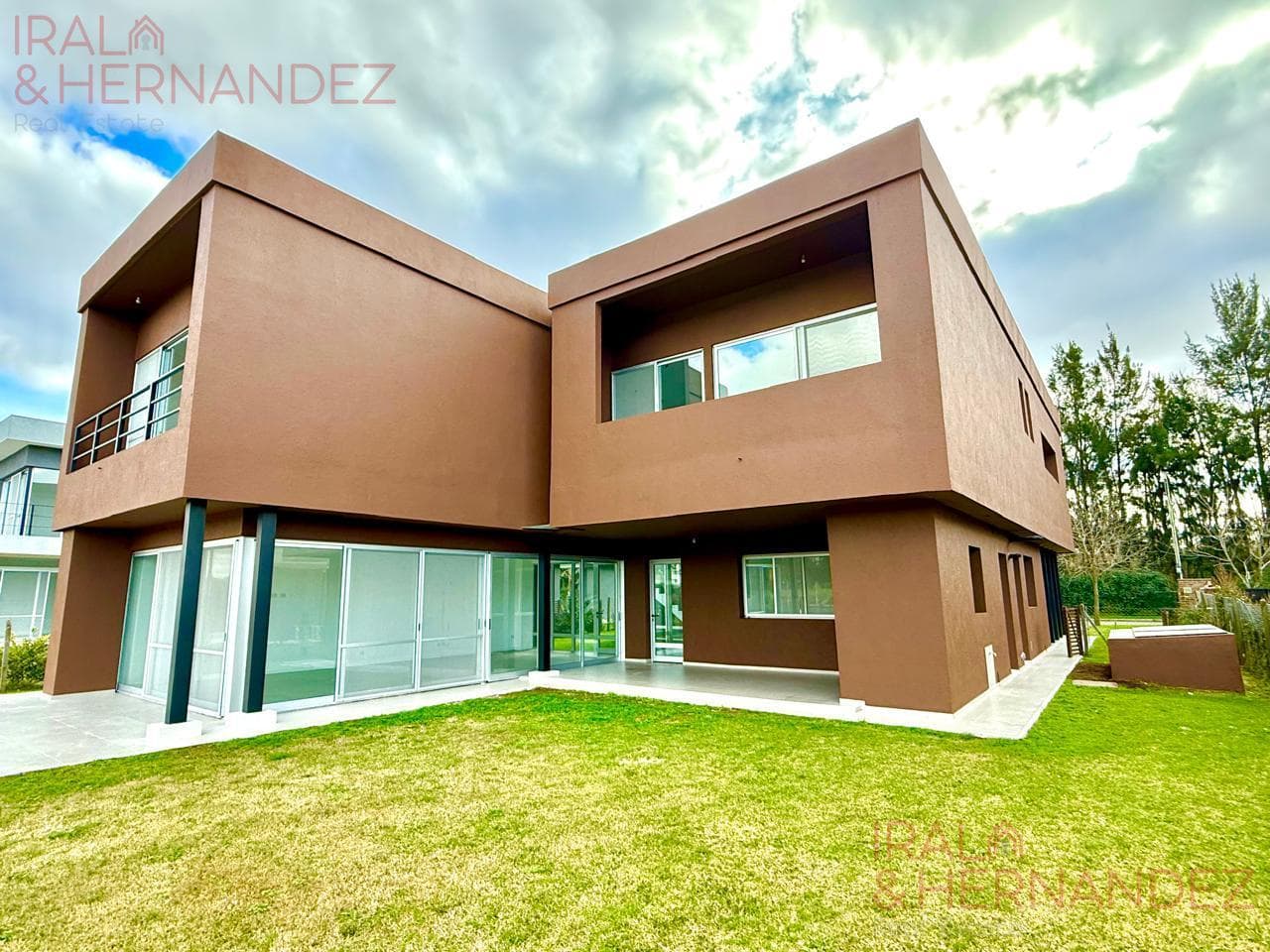 Brand-new house on the river | 5 suites | pool and barbecue | Barrio Náutico San Juan, Tigre