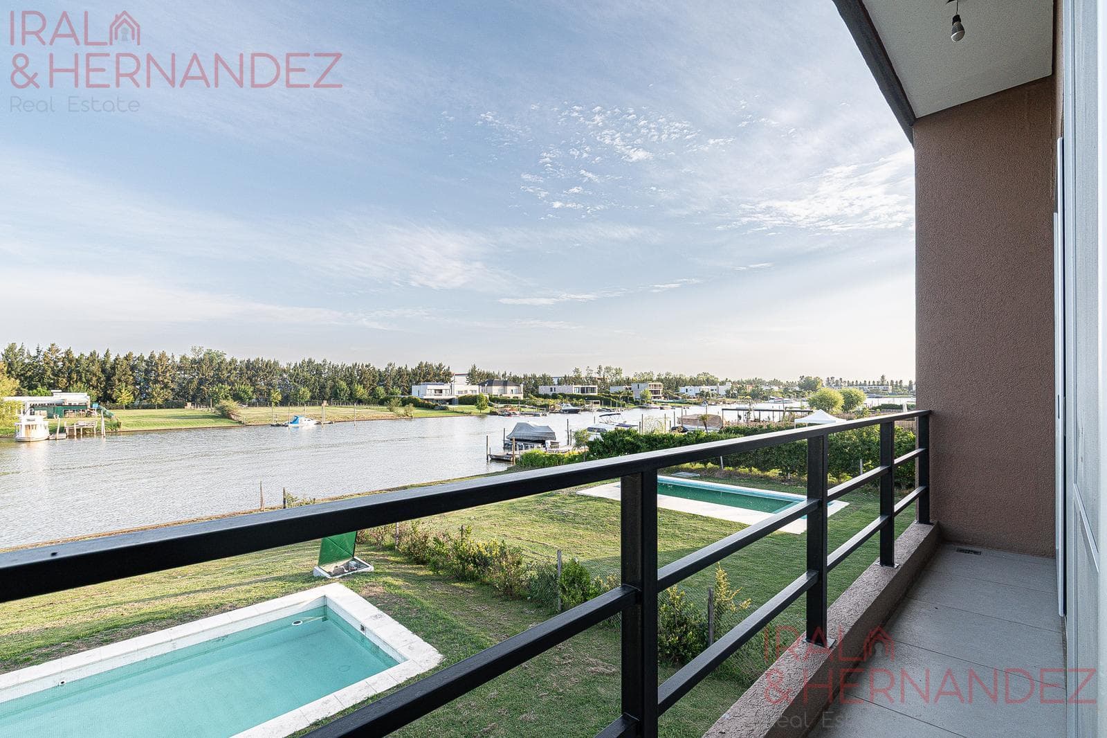 Brand-new house on the river | 5 suites | pool and barbecue | Barrio Náutico San Juan, Tigre