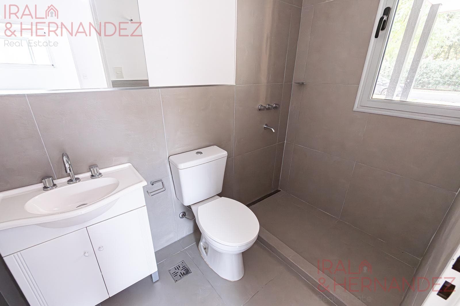 Brand-new house on the river | 5 suites | pool and barbecue | Barrio Náutico San Juan, Tigre