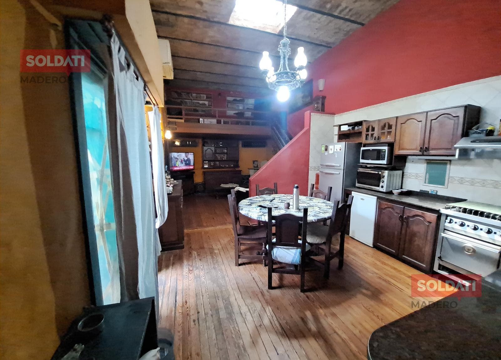 MULTI-FAMILY HOME FOR SALE IN FLORES: 4-ROOM HOUSE PLUS TWO 2-ROOM APARTMENTS