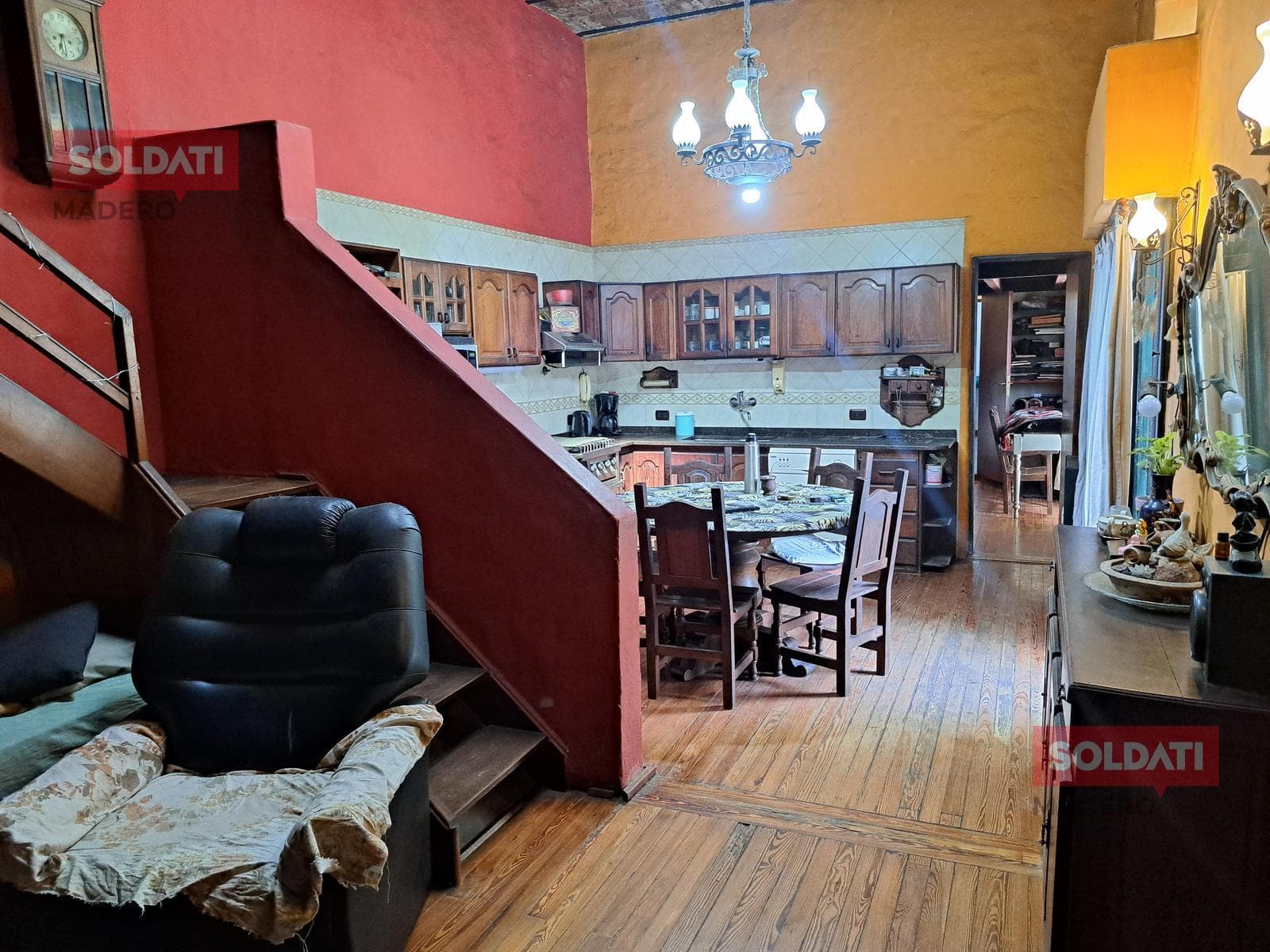 MULTI-FAMILY HOME FOR SALE IN FLORES: 4-ROOM HOUSE PLUS TWO 2-ROOM APARTMENTS
